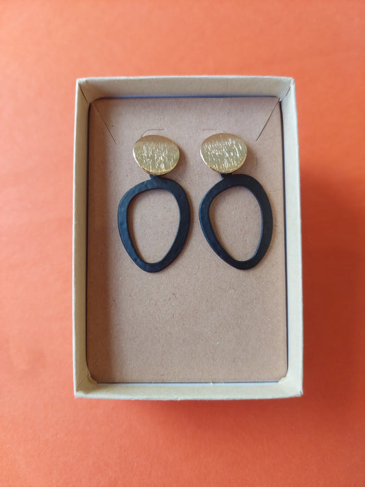 Black and Gold Freefrom Earrings